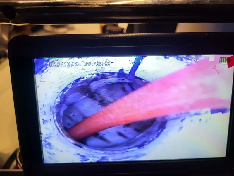 부산 동구 스프링 장비가 관 안으로 들어간 내시경 화면